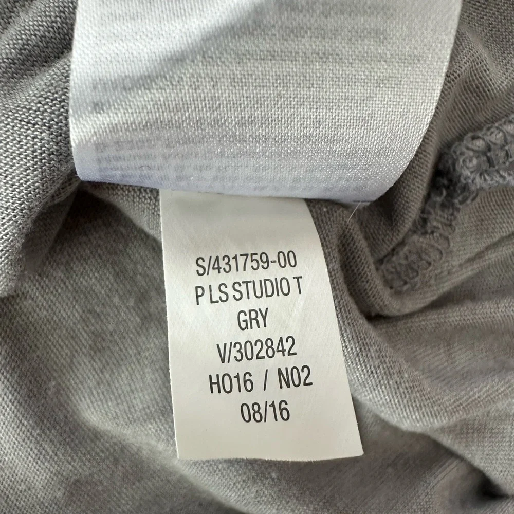 Old Navy Active Go Dry Long Sleeve Studio Graphic T-shirt in Gray Size XL 14